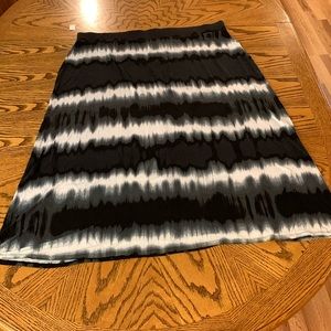 A.n.a brand  tye dye black and white maxi skirt. Semi sheer.